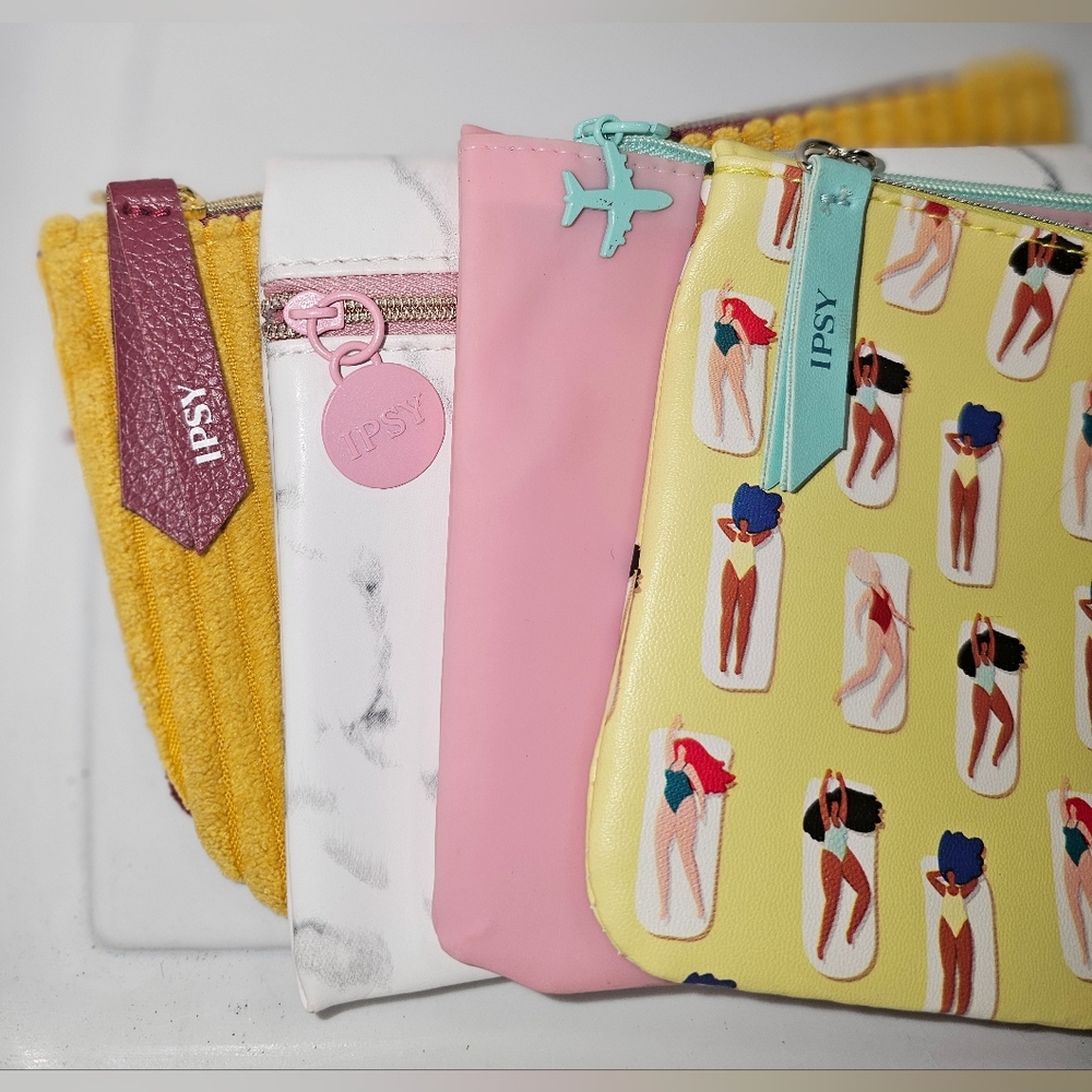 Ipsy Multicolor Women's Bag Set Clutch, Makeup, Wristlet, Makeuo Beachy Gift Set